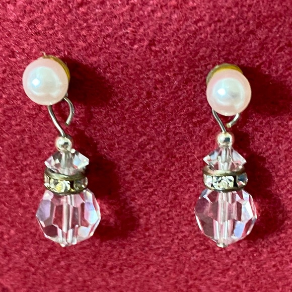 Crystal and Pearl 1" Dangle Post Earring Set. Perfect for Weddings. 2002 - Picture 7 of 15